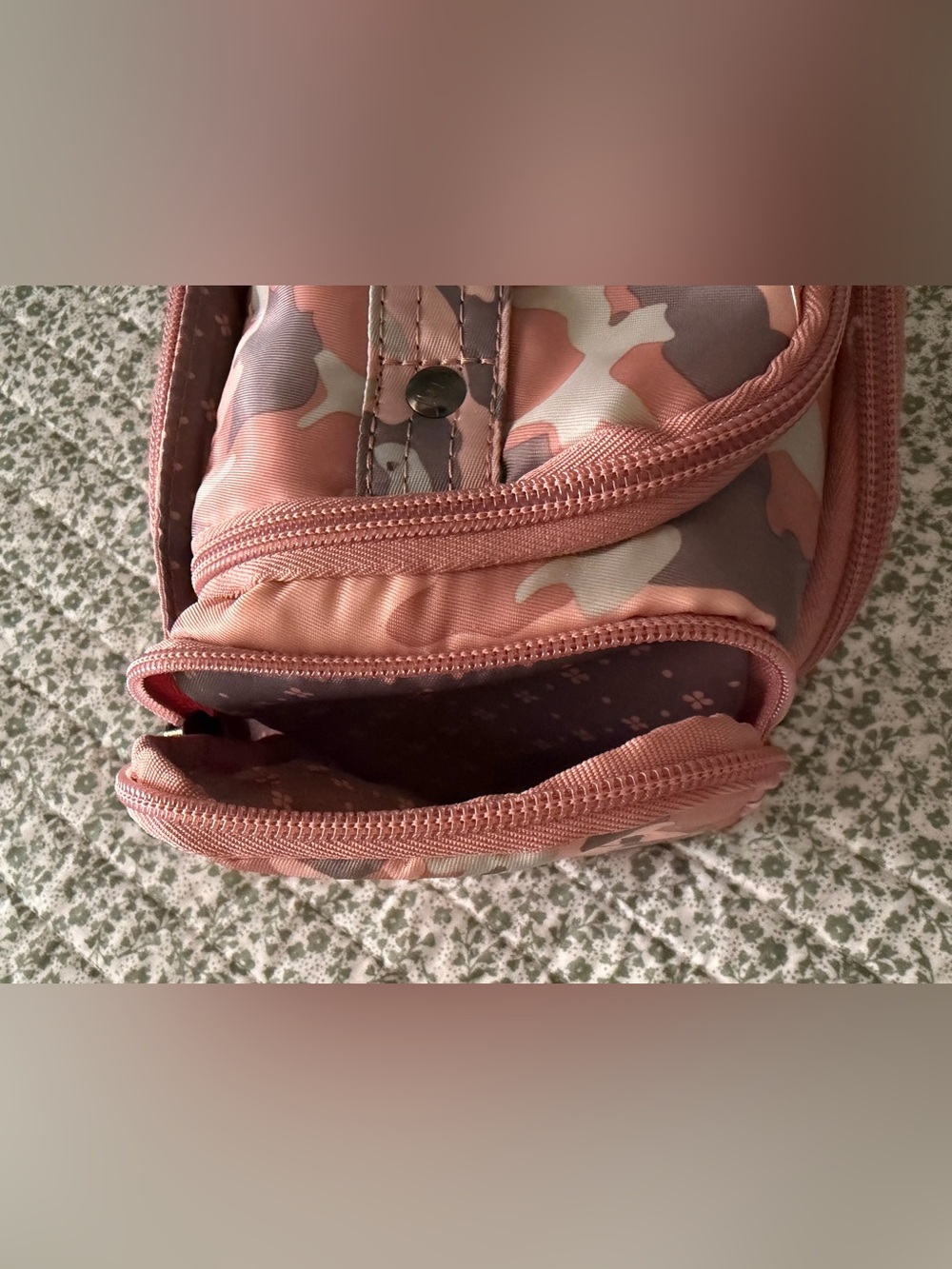 Lug Duo Trolly Bag in Camo Rose pattern - NWT - Picture 9 of 10